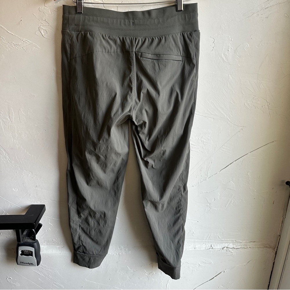 Athleta Trekkie North Joggers Women’s Size 6 Utility Hiking Athleisure Pants‎ - Picture 2 of 8